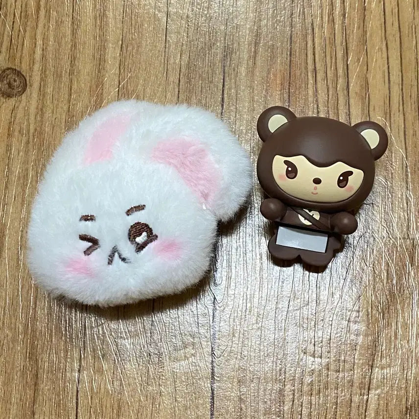 [BUNJANG] EXO SUHO Courtney Badge / 엑소 엑뭉치 수호 코트니 뱃지 양도합니다
