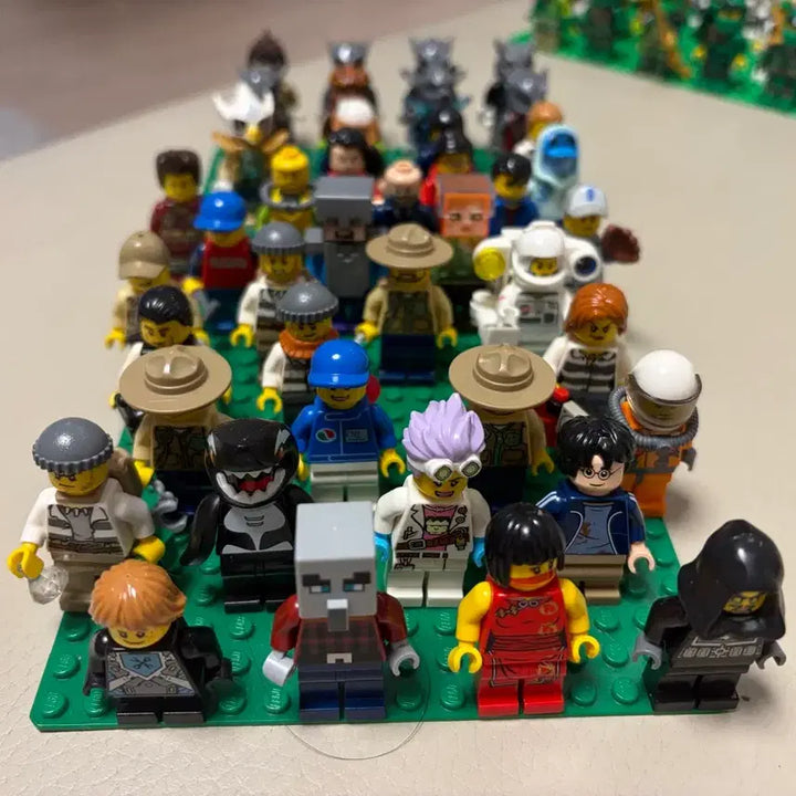 [BUNJANG] LEGO Minifigure Bundle (60+ Pieces) / 레고 다양한 미니피규어 일괄 60개 이상