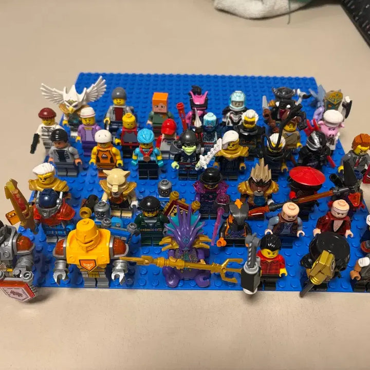[BUNJANG] LEGO Minifigure Bundle (60+ Pieces) / 레고 다양한 미니피규어 일괄 60개 이상