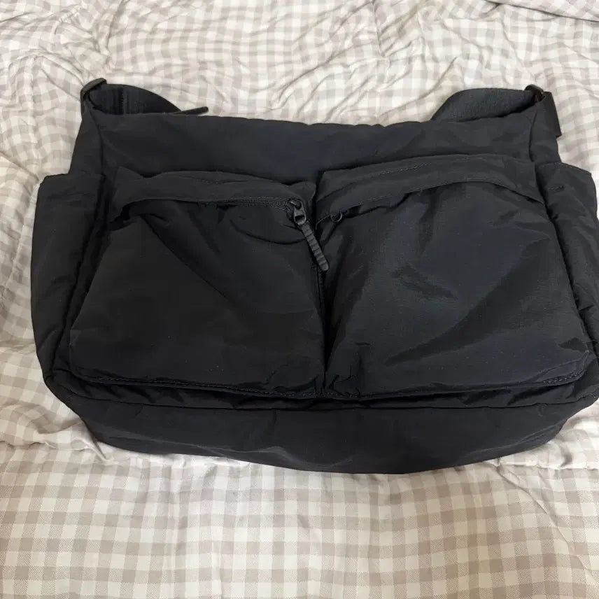 [BUNJANG] Uniqlo YU-MIN-SOO Crossbody Bag / 유니클로 유우시 크로스백 윳민수백