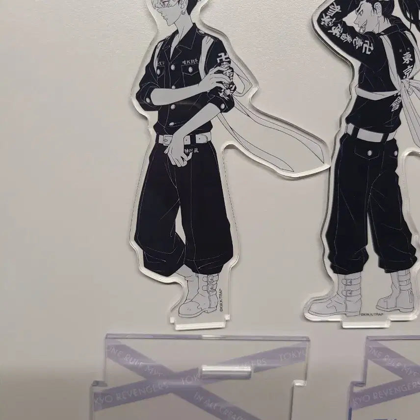 [BUNJANG] Tokyo Revengers Chifuyu Matsuno Art by AU Acrylic Stand &amp; Can Badge Bundle / 도쿄 리벤저스 도리벤 세븐넷 아크릴 스탠드 바지 치후유 art by au 특전 원화전 캔뱃지