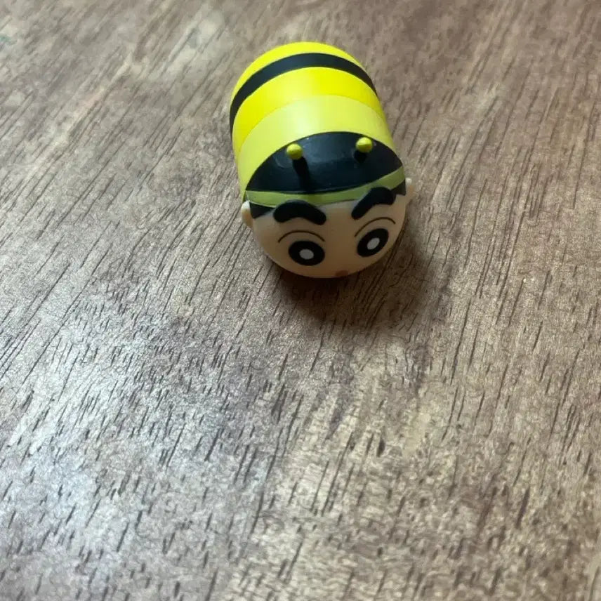 [BUNJANG] Crayon Shin-chan Bee Figure / 짱구 꿀벌 피규어