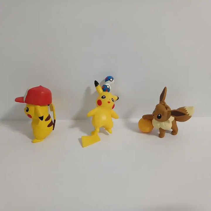 [BUNJANG] Pokemon Pikachu &amp; Eevee Gacha Figurines (Set of 3) / 포켓몬 귀여운 가챠들(피카츄 2개, 이브이)