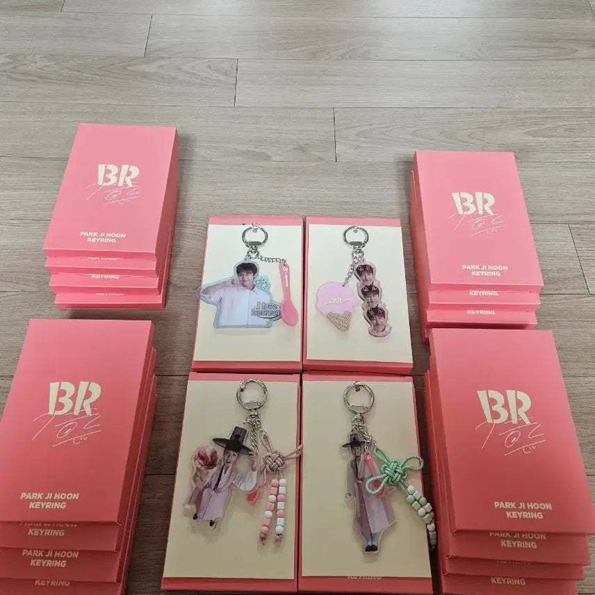 [BUNJANG] Park Jihoon Baskin Robbins Collaboration Keyring 4-Piece Full Set / 배라 박지훈 키링 4종 풀세트