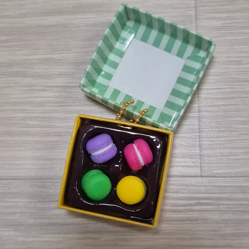[BUNJANG] Macaron Dessert Box Gacha Keychain / 마카롱 디저트 박스 가챠 키링