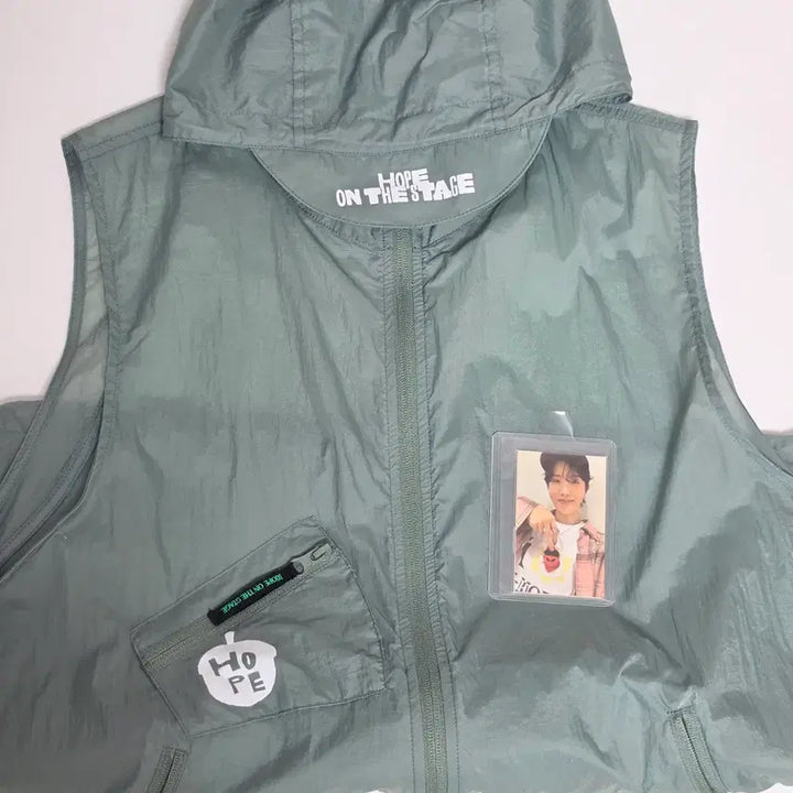 [BUNJANG] BTS J-Hope Hope On The Stage Wind Vest Photocard (Sealed) / 포카 O) 홉온스 바람막이 조끼 방탄 제이홉 정호석 bts jhope wind vest hopeonthestage photocard