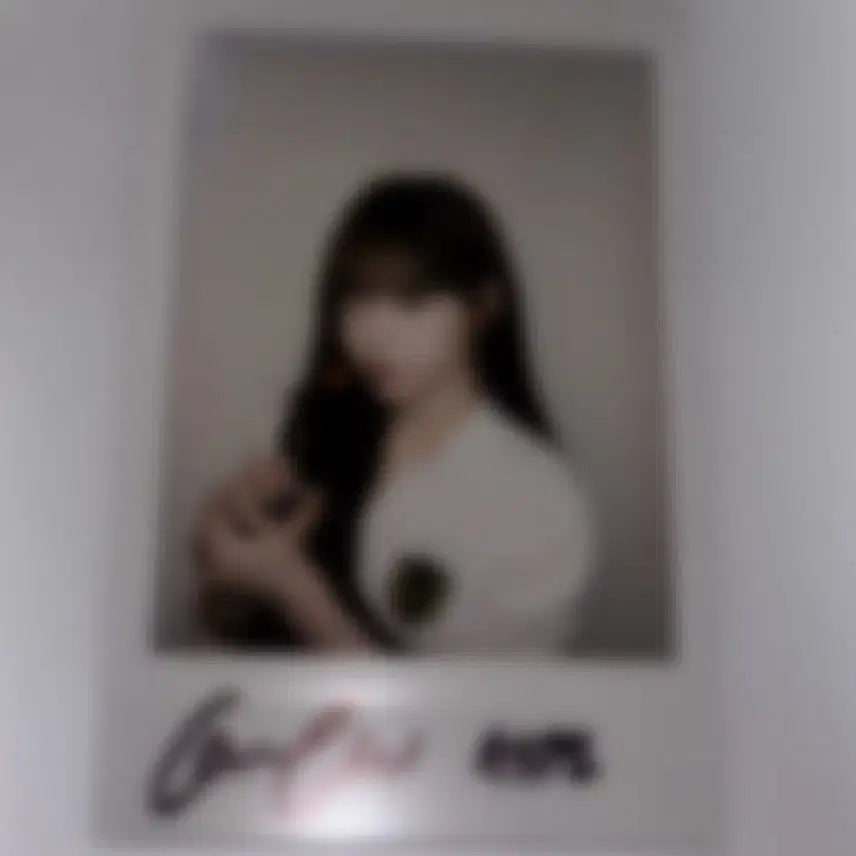 [BUNJANG] tripleS Yoon Seobin Signed Polaroids Badge War Screening / 260821 트리플에스 배지전쟁 Badge war4 상영회 윤서연 싸인폴라 싸폴 판매
