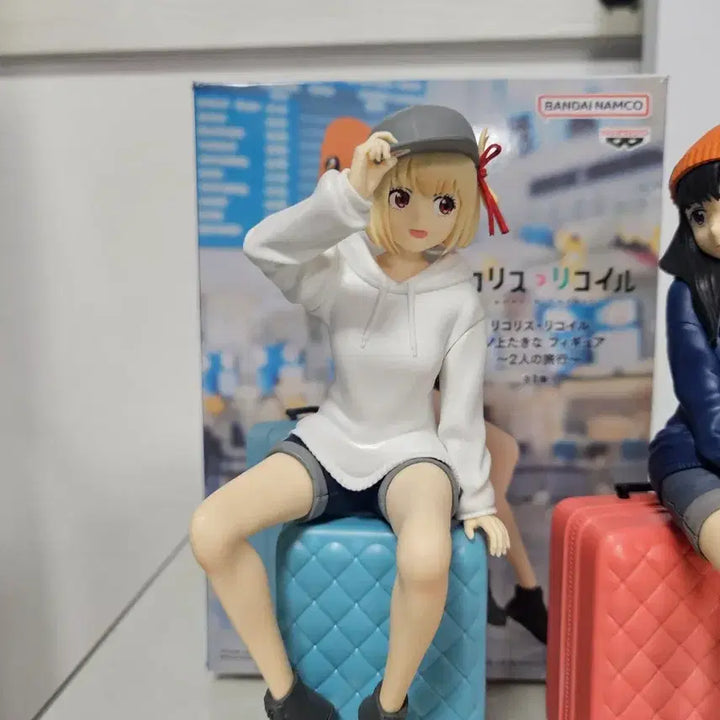 [BUNJANG] Lycoris Recoil Travel Ver. Figure Set (2 Figures + Acrylic Stand) / 리코리스 리코일 여행  버전 2개 세트