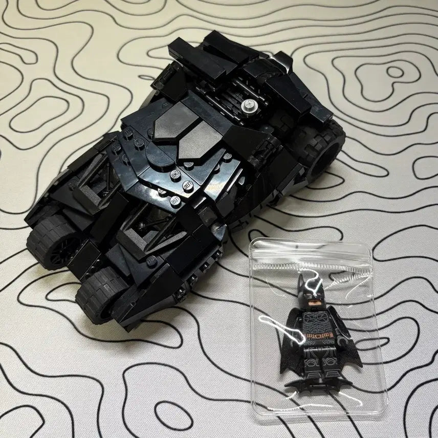 [BUNJANG] LEGO Batman Tumbler (Stick Artist Version) + 76240 Dark Knight Batman Minifigure / 레고 배트 텀블러(스틱 작가님 버전)+76240 다크나이트 배트맨 미니 피규어
