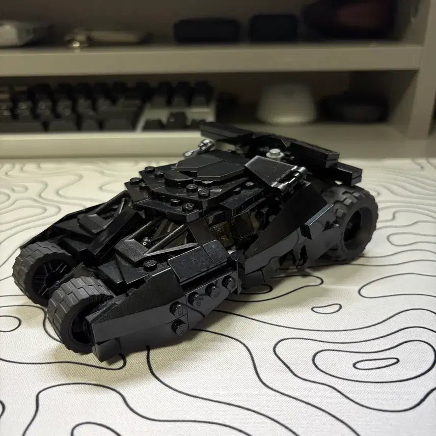 [BUNJANG] LEGO Batman Tumbler (Stick Artist Version) + 76240 Dark Knight Batman Minifigure / 레고 배트 텀블러(스틱 작가님 버전)+76240 다크나이트 배트맨 미니 피규어