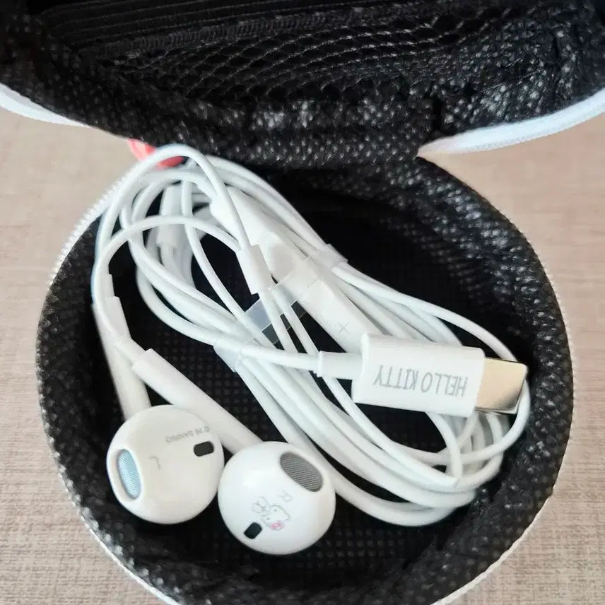 [BUNJANG] Hello Kitty Wired Earphone Pouch Pink / 헬로키티 이어폰 +파우치세트 새상품