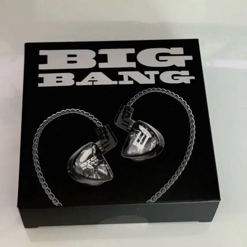 [BUNJANG] Bigbang Musinsa World Tour Goods Earphones (Sealed) / 미개봉) 빅뱅 무신사 월드투어 굿즈 이어폰 판매