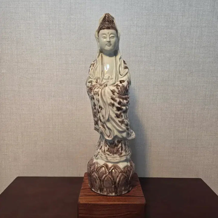 [BUNJANG] Chinese Porcelain Guanyin Statue - White Porcelain with Underglaze Red Lotus Pedestal, 38.5cm / [중국 도자기 불상] 백자 유리홍 연화좌 관세음보살 입상 - 38cm