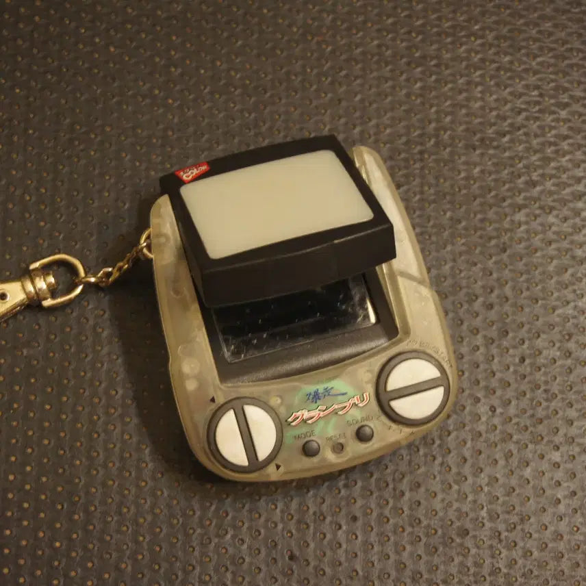 [BUNJANG] Vintage Game Console Keychain Mini Game Accessory / 빈티지게임기 키링 열쇠고리 미니게임 빈티지데코악세사리 인테리어소품 빈티지소품UU