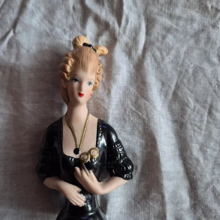 [BUNJANG] Vintage Lady Half-Doll Figurine / 빈티지 여성 인형 장식 하프돌