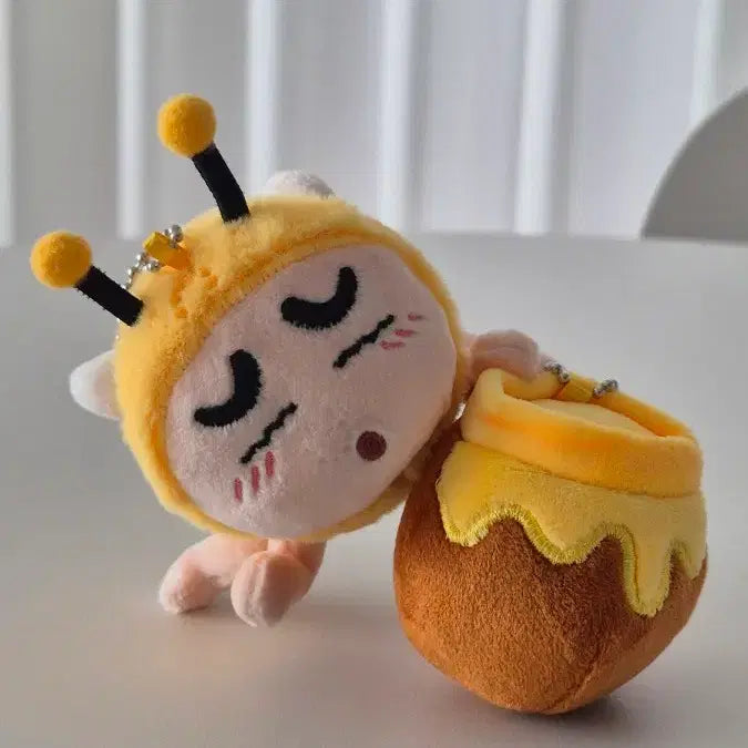 [BUNJANG] Crayon Shin-chan Bee Honey Pot Magnet Keychain Set - Rare Item / 짱구 꿀벌 자석 인형 세트 키링 레어템 희귀템