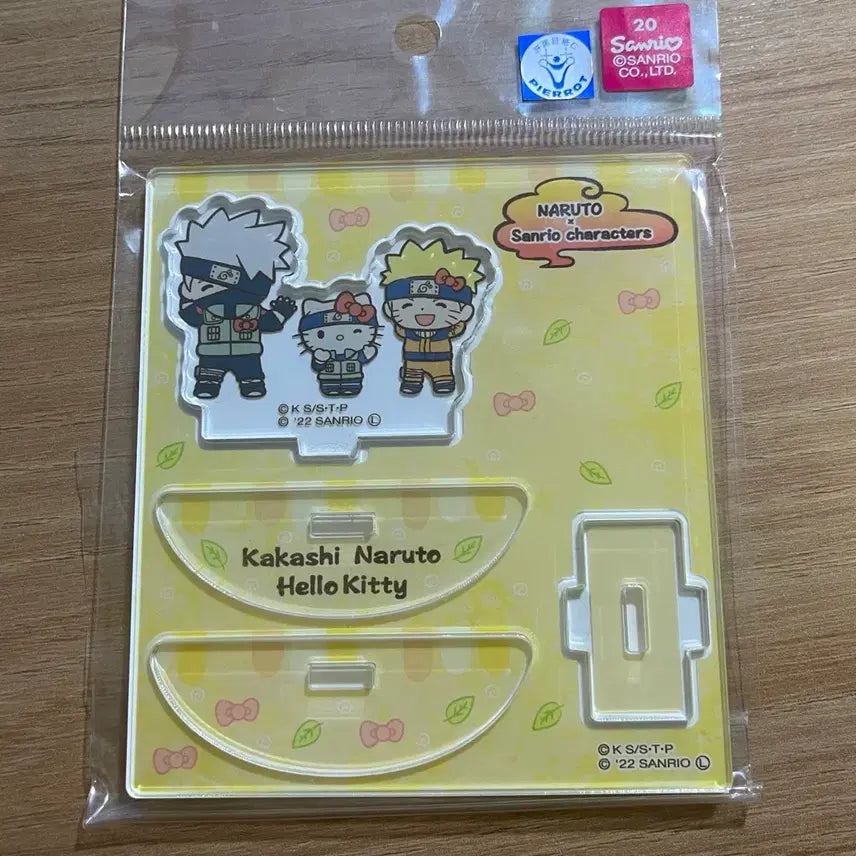 [BUNJANG] Naruto Kakashi x Sanrio Acrylic Stand / 나루토 카카시 산리오 아크릴 스탠드