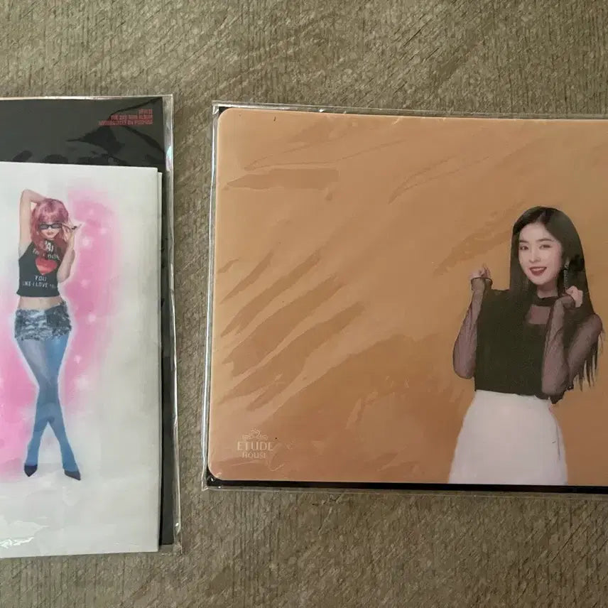 [BUNJANG] Red Velvet Irene Seulgi Mousepad Knee Socks Set Merchandise Bundle / 레드벨벳 아이린 마우스 패드 슬기 md 굿즈 일괄 판매