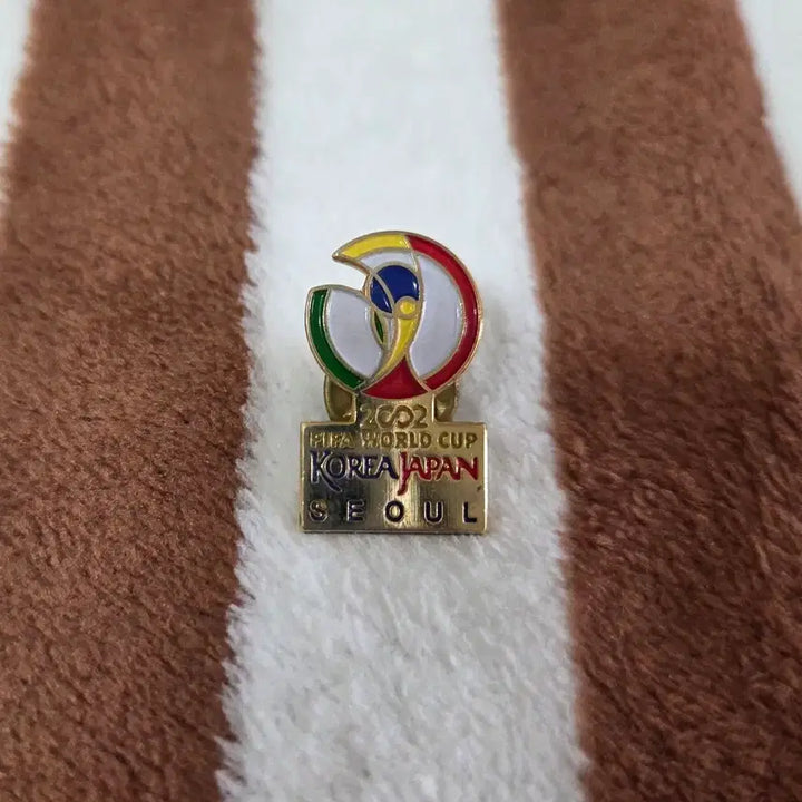 [BUNJANG] 2002 FIFA World Cup Korea/Japan Seoul Commemorative Badge / 2002 FIFA 월드컵 코리아 재팬 서울 기념 뱃지 수집품