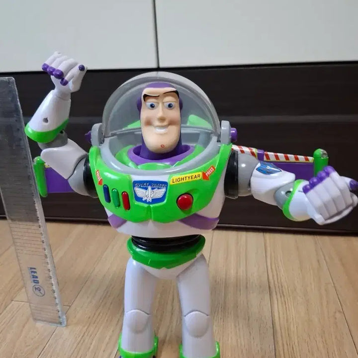 [BUNJANG] Toy Story Buzz Lightyear Figure / 토이 스토리 버즈 라이트이어 피규어