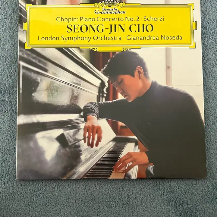 [BUNJANG] Jo Seong-jin Chopin Piano Concertos Sealed LP / 조성진 쇼팽 피아노 협주곡 미개봉 LP