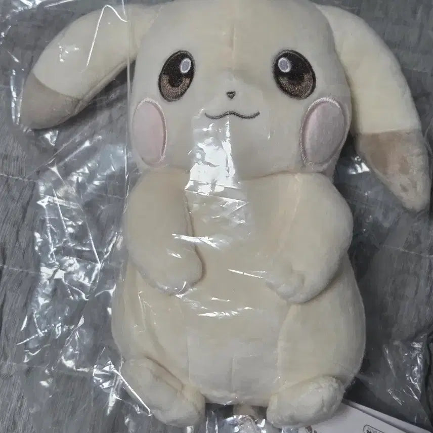 [BUNJANG] Pokemon Center Pale Pikachu Plush / 포켓몬센터 창백한 피카츄 창카츄 인형