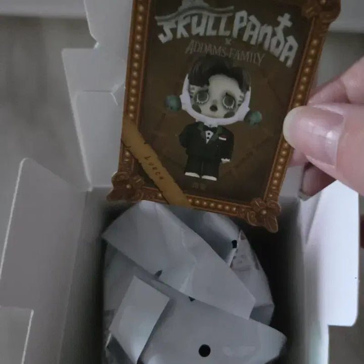 [BUNJANG] Pop Mart Skullpanda Adams Family Lurch Figure / 팝마트 스컬판다 아담스 패밀리 러치 판매