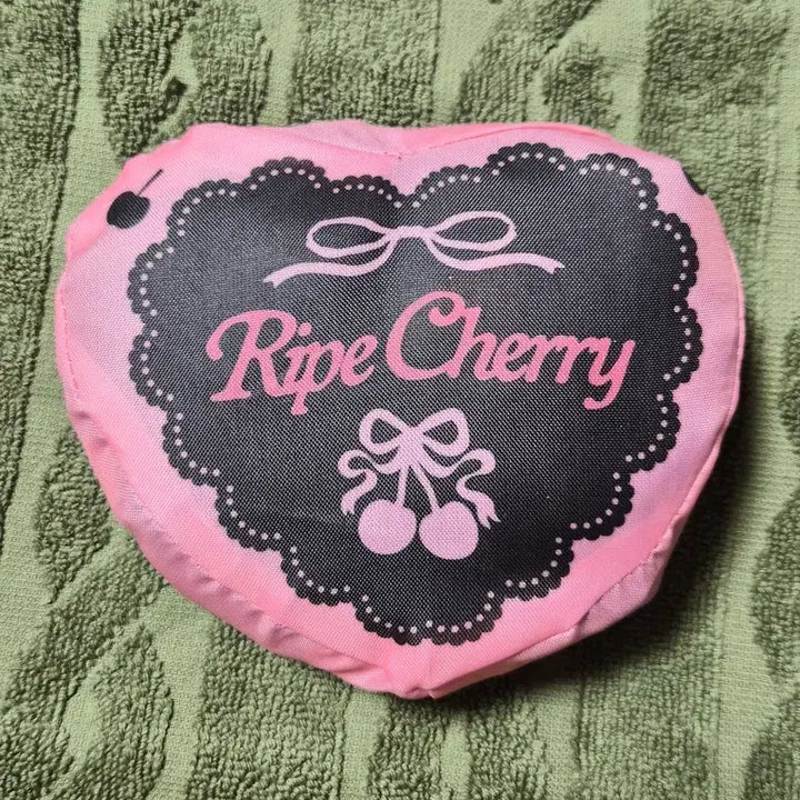 [BUNJANG] SEVENTEEN S.COUPS Ripe Cherry Heart Pouch / 세븐틴 에스쿱스 Ripe Cherry 하트 파우치
