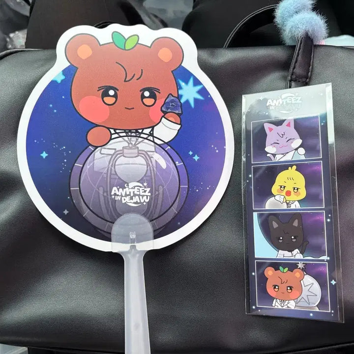 [BUNJANG] Ateez Aniteez In Dejavu Popup Special Fan [Event Exclusive] / 에이티즈 애니티즈 팝업 입장 특전 부채 네컷