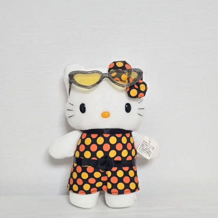 [BUNJANG] Eikoh 2002 Classic Hello Kitty Plush Doll / 레트로 패션 선글라스 고전키티 인형
