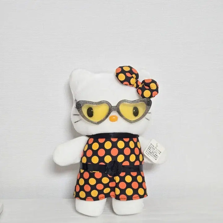 [BUNJANG] Eikoh 2002 Classic Hello Kitty Plush Doll / 레트로 패션 선글라스 고전키티 인형