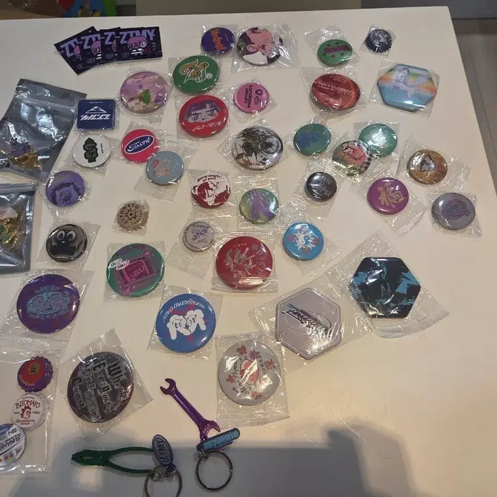 [BUNJANG] Zutto Mayo Badge &amp; Keyring Set / 즛토마요 배지, 키링