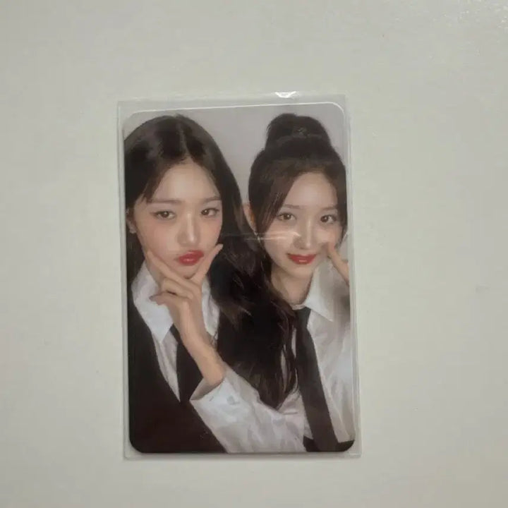 [BUNJANG] IVE Wonyoung Gaeul World Tour Photocard / 원영언냐 가을언냐 월투 포카 (미세하자 없어요!)