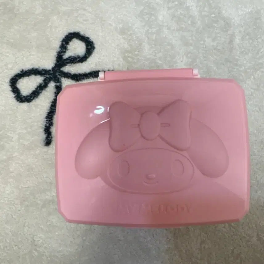 [BUNJANG] My Melody Storage Box / 마이멜로디 수납함 (얼룩은 거의 없으나 최대한 닦아서 보내드리겠습니당! 구매하실 시 안에 아이브 포카나 아일릿 포카 몇개 넣어드릴게용!)