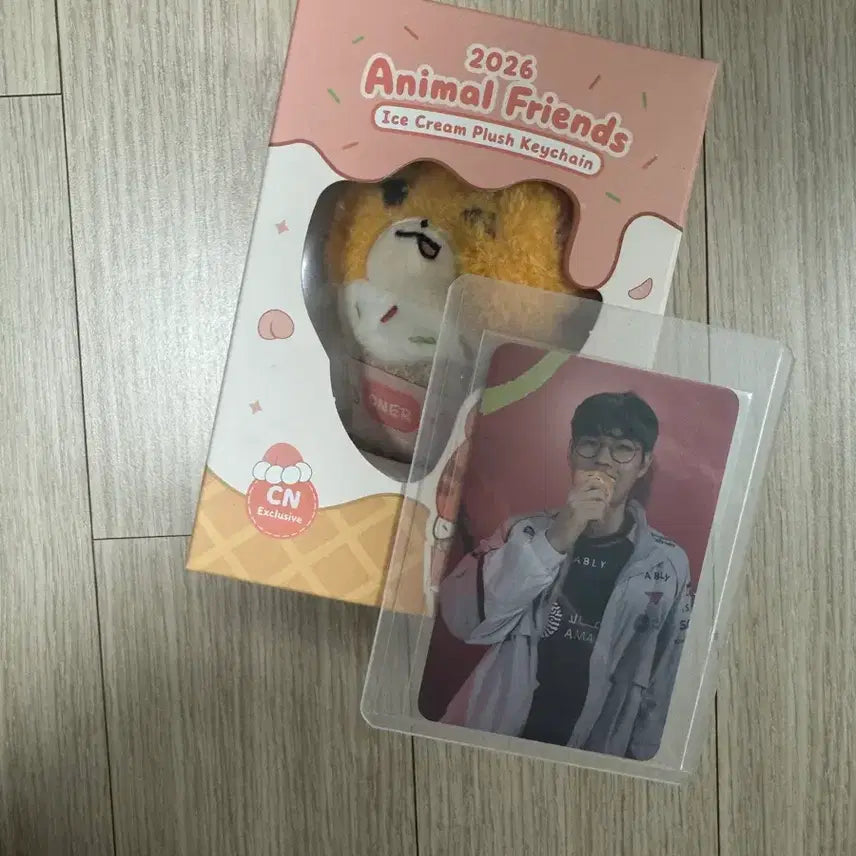 [BUNJANG] T1 Faker Ice Cream Plush Keychain (Photocard Included) / T1 티원 오너 아이스크림 인형 키링 미개봉 (포카포함)