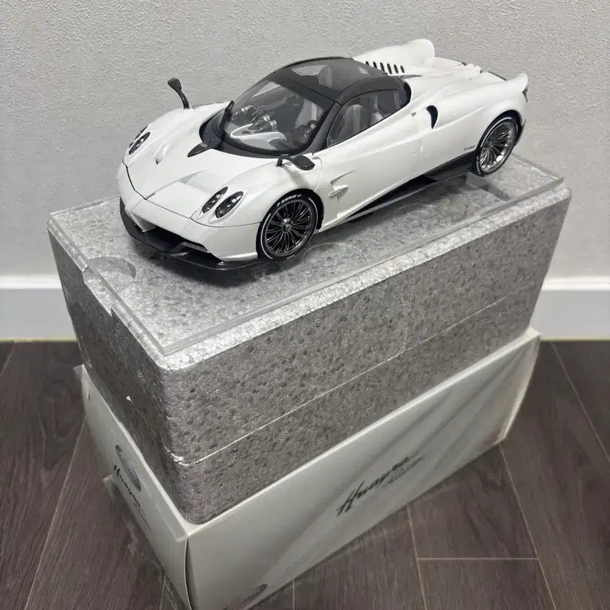 [BUNJANG] 1:18 LCD Pagani Huayra Roadster Diecast Model / 1:18 LCD 파가니 와이라 로드스터 다이캐스트