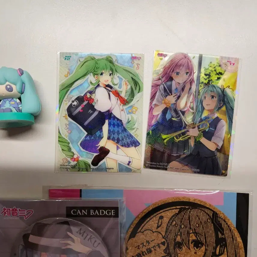 [BUNJANG] Hatsune Miku Goods Set: Figure, Badge, Card, Coaster / 하츠네 미쿠 굿즈 세트 피규어 뱃지 카드
