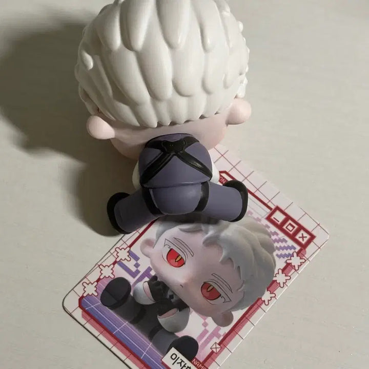 [BUNJANG] Lee Ja-heon Modu Anja Figure, Fan, Acrylic Photocard Bundle Set / 괴담출근 이자헌 모두앉아 피규어 / 게롱이 부채 / 이자헌 아크릴 포카