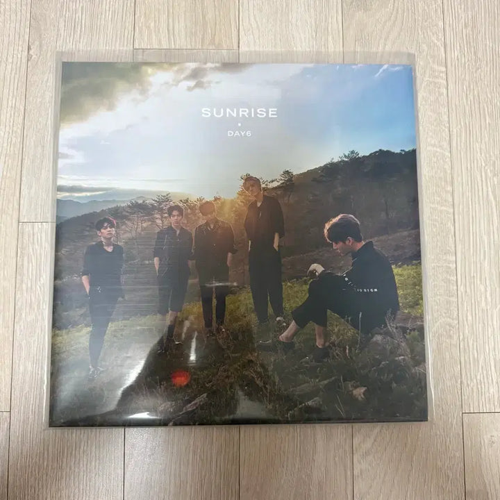 [BUNJANG] Day6 Sunrise LP (Pink/Hot Pink Split, Unsealed) / 데이식스 선라이즈 LP (연핑핫핑 반반/개봉반)