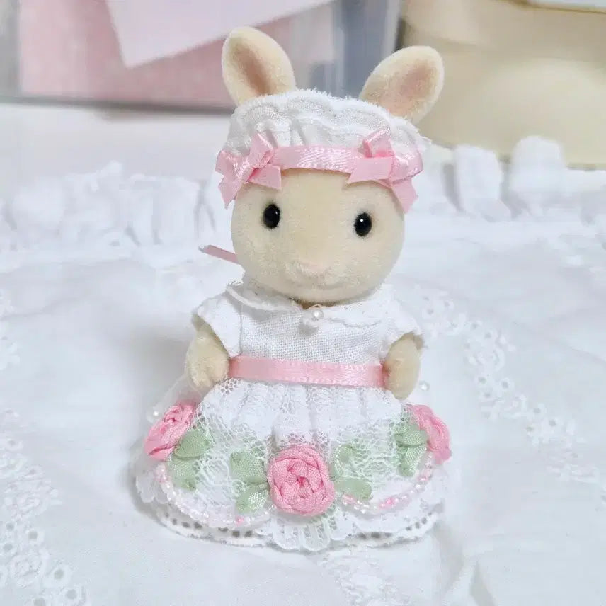 [BUNJANG] Sylvanian Families Milk Rabbit Girl Outfit Bundle / 실바니안 밀크토끼소녀 의상일괄