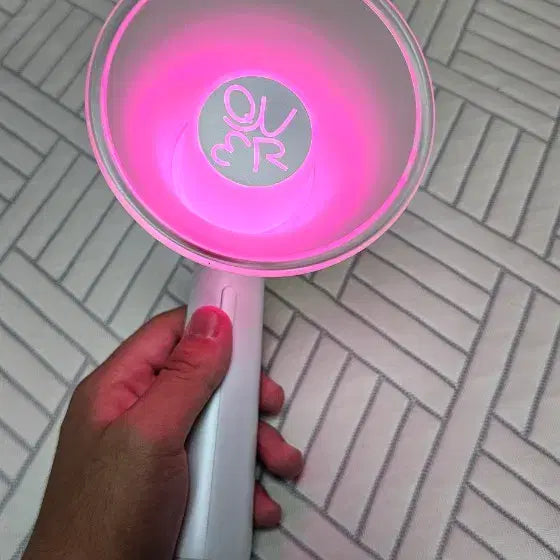 [BUNJANG] QWER Official Light Stick / QWER 공식 응원봉 팝니다 바인더 서비스
