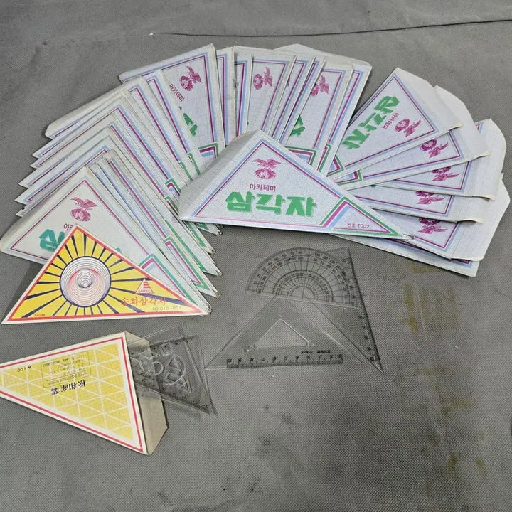 [BUNJANG] 1970-80s Elementary School Educational Materials Bundle (24 pcs) / 1970-80년대 국민학교 교육자료 . 미사용 삼각자 24점 일괄