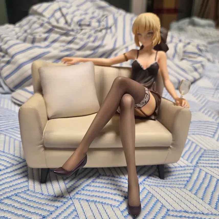[BUNJANG] Black Saber Temptation Version Figure / 검은세이버의 유혹 피규어 판매합니다.