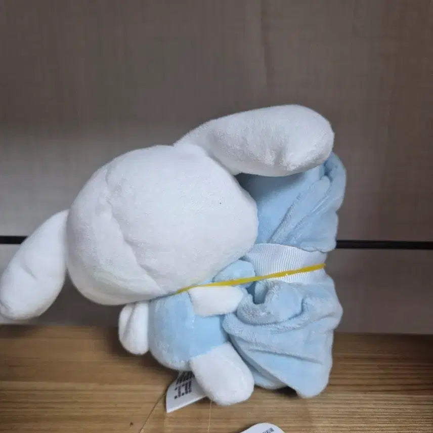 [BUNJANG] Sanrio Cinnamoroll Holding Blanket Plush Toy / [희귀매물] 산리오 시나모롤 손수건 인형