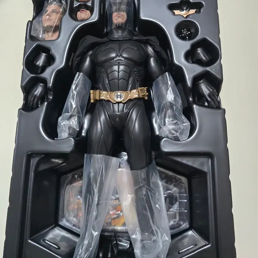 [BUNJANG] Hot Toys Batman Begins 2.0 Unsealed Figure / 핫토이 배트맨 비긴즈 2.0 개봉품 판매