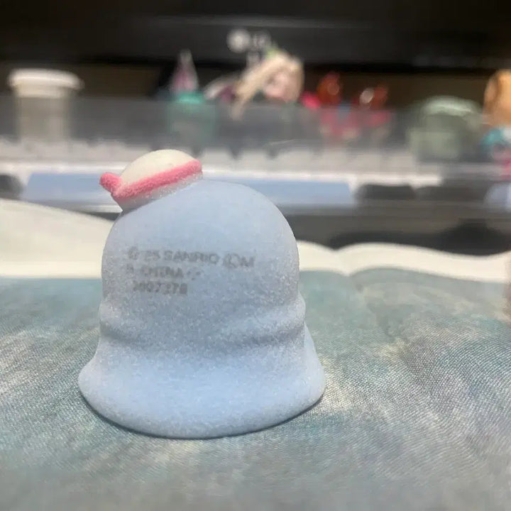 [BUNJANG] Sanrio Penguin Figure with Blanket / 산리오 이불 덮은 펭귄 피규어