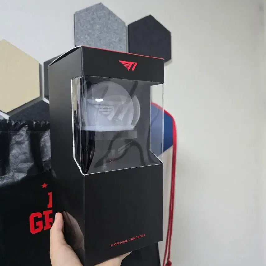 [BUNJANG] T1 Homeground Goods &amp; Lightstick Bundle / T1 홈그라운드 굿즈 및 응원봉