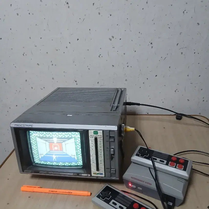 [BUNJANG] KEC 5-inch Color CRT TV &amp; Retro Arcade Game Console Bundle / KEC 한국전자 5인치 컬러  브라운관 tv &amp; 오락실 레트로 고전 게임기 풀셋트
