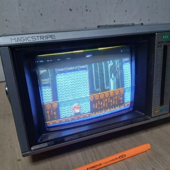 [BUNJANG] KEC 5-inch Color CRT TV &amp; Retro Arcade Game Console Bundle / KEC 한국전자 5인치 컬러  브라운관 tv &amp; 오락실 레트로 고전 게임기 풀셋트