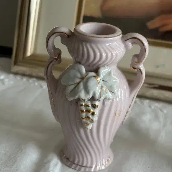 [BUNJANG] Vintage Grape Motif Pink Ceramic Vase / 빈티지 포도 장식 핑크색 도자기 화병
